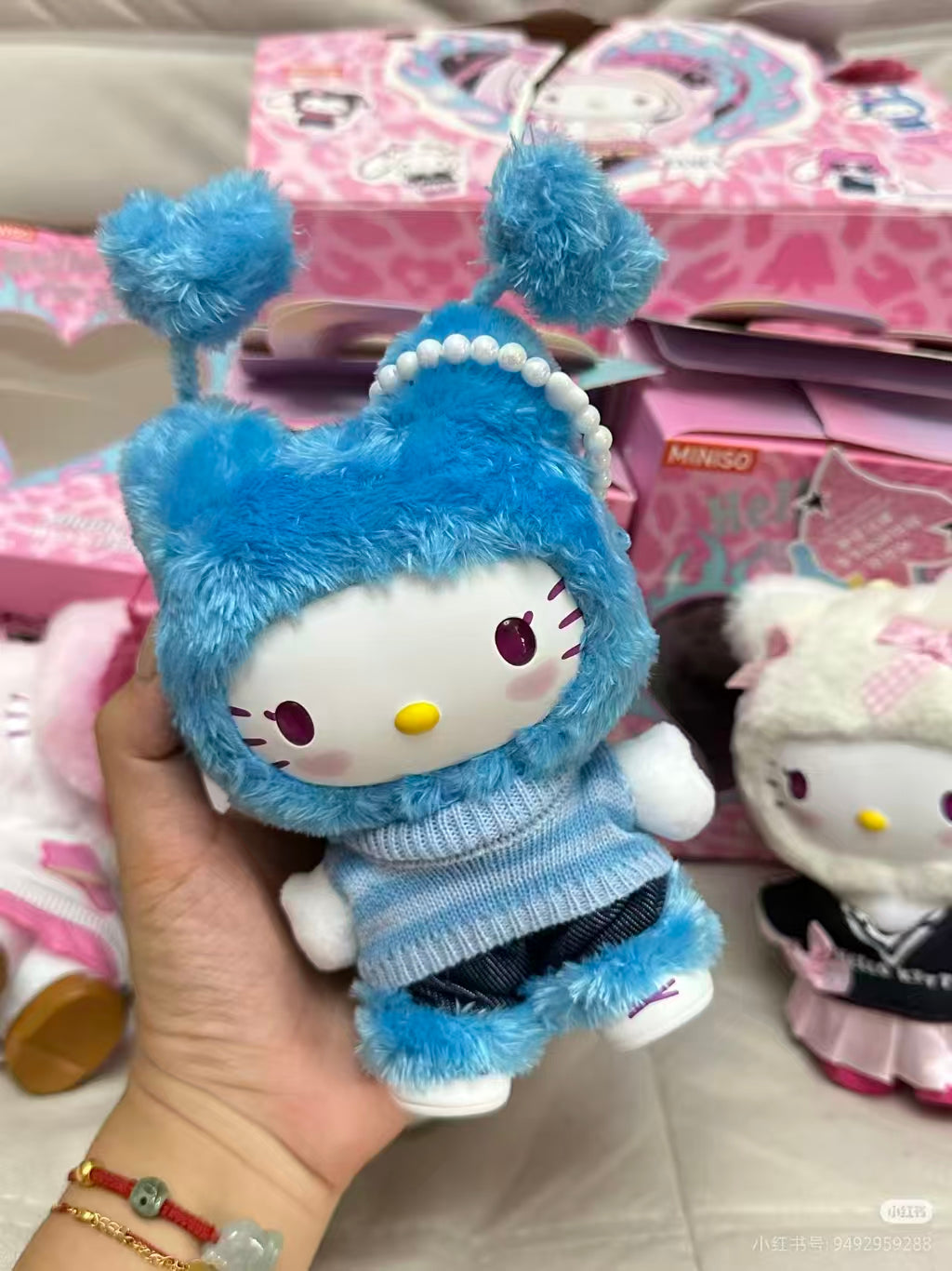 Sanrio Characters Pop Star-Hello Kitty Vinyl Plush surprise box