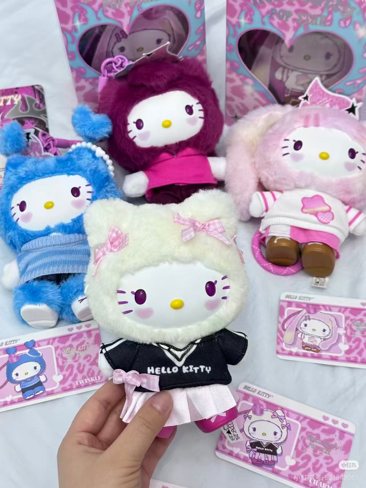 Sanrio Characters Pop Star-Hello Kitty Vinyl Plush surprise box