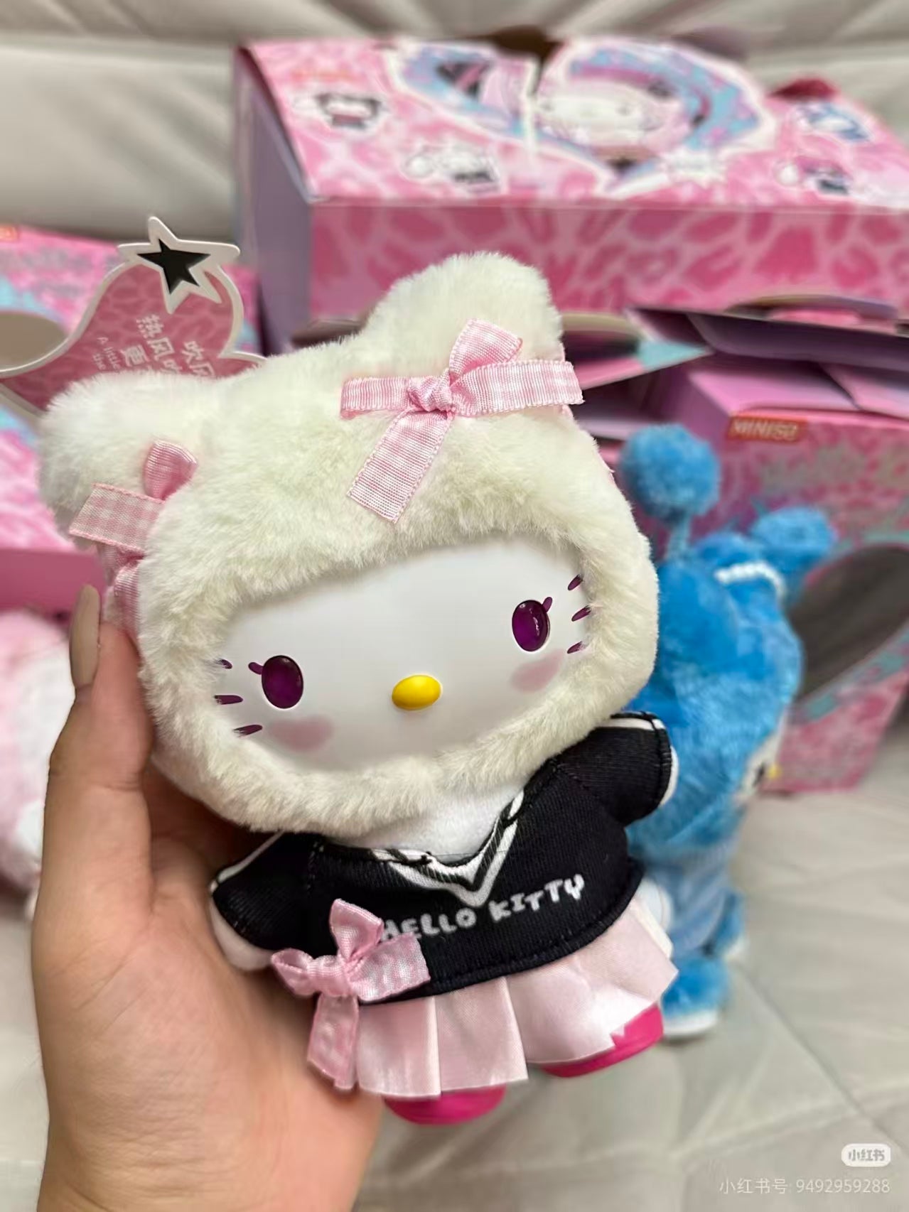 Sanrio Characters Pop Star-Hello Kitty Vinyl Plush surprise box