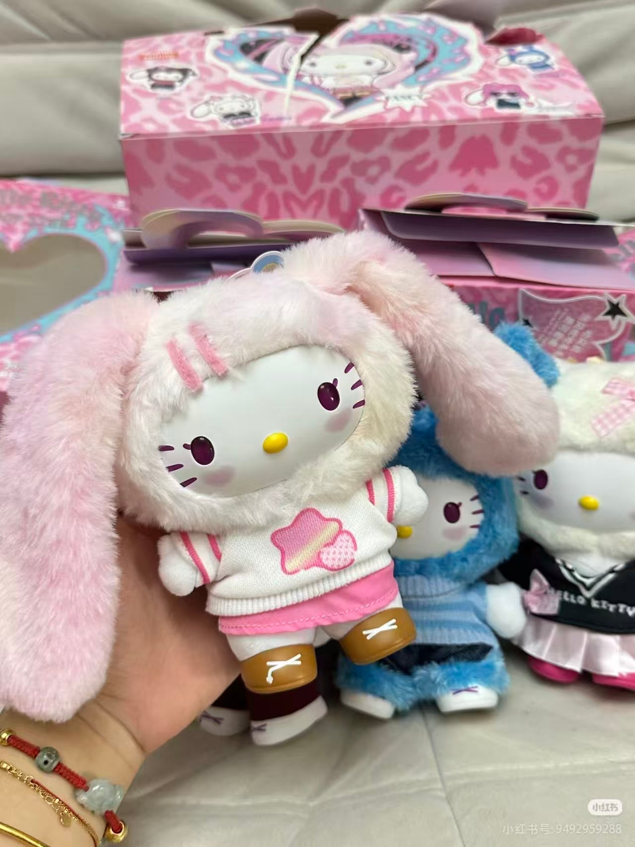 Sanrio Characters Pop Star-Hello Kitty Vinyl Plush surprise box